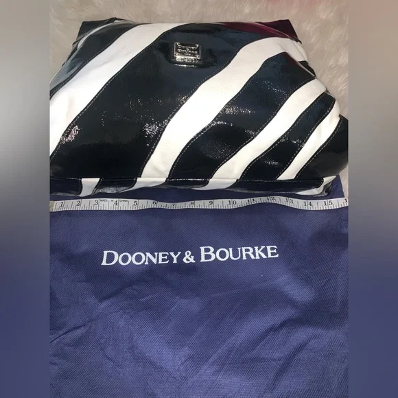 Rare Authentic Dooney & Bourke Purse w/ Dustbag